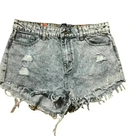 Forever 21 Stone Washed Frayed Denim Shorts, Size L‎ - Picture 3 of 4
